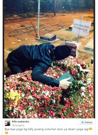 Subuh-subuh ke Makam, Billy Peluk Nisan Olga